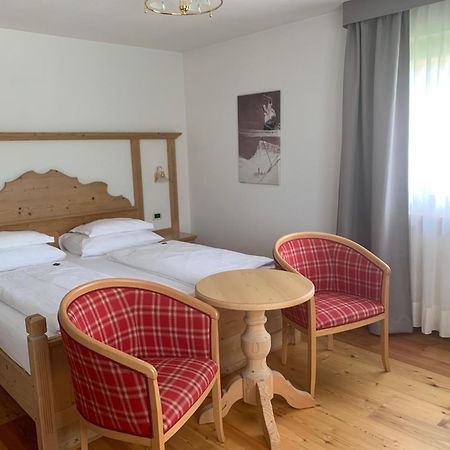 Villa Flora Mountain Lodges San Cassiano Kültér fotó