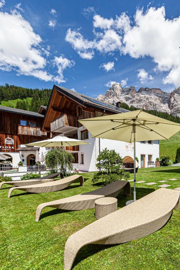 Villa Flora Mountain Lodges San Cassiano Kültér fotó