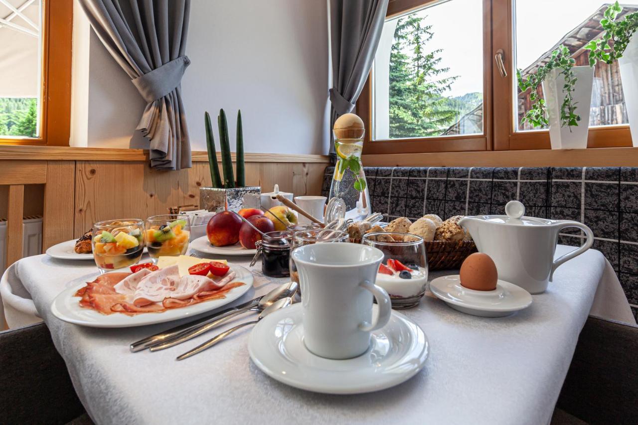 Villa Flora Mountain Lodges San Cassiano Kültér fotó