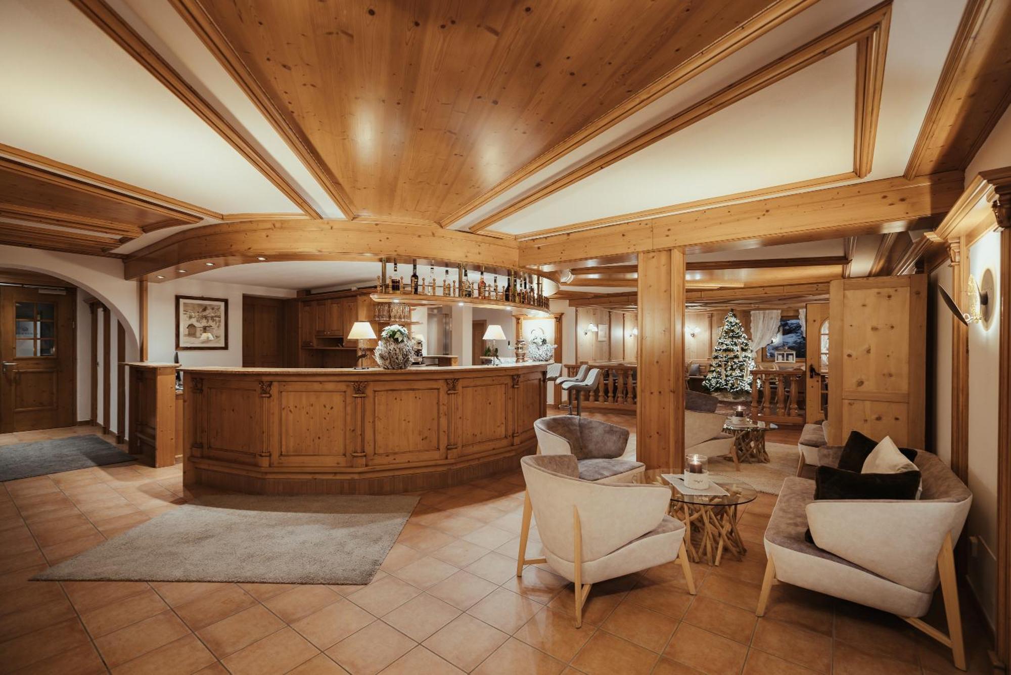 Villa Flora Mountain Lodges San Cassiano Kültér fotó