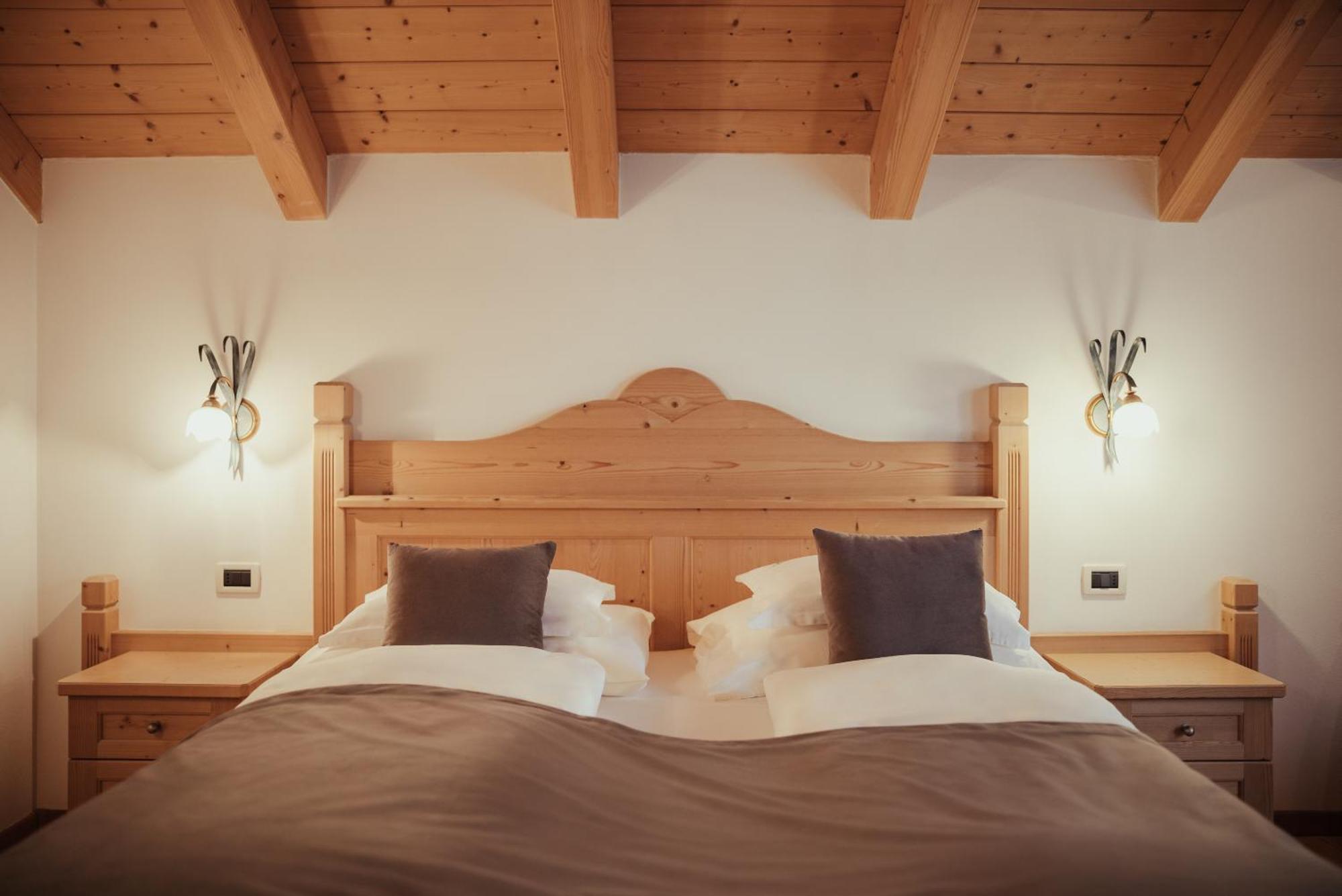 Villa Flora Mountain Lodges San Cassiano Kültér fotó