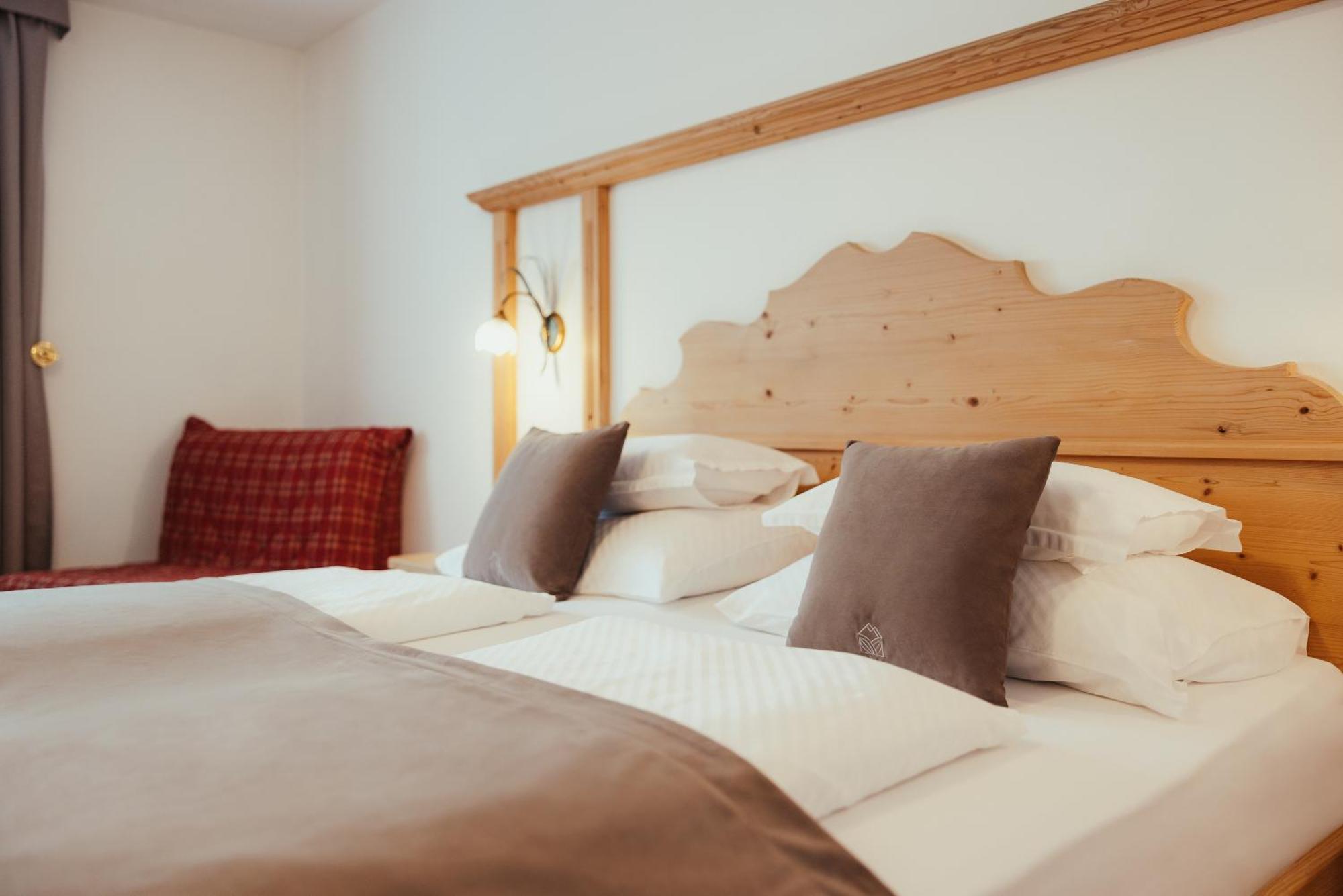 Villa Flora Mountain Lodges San Cassiano Kültér fotó