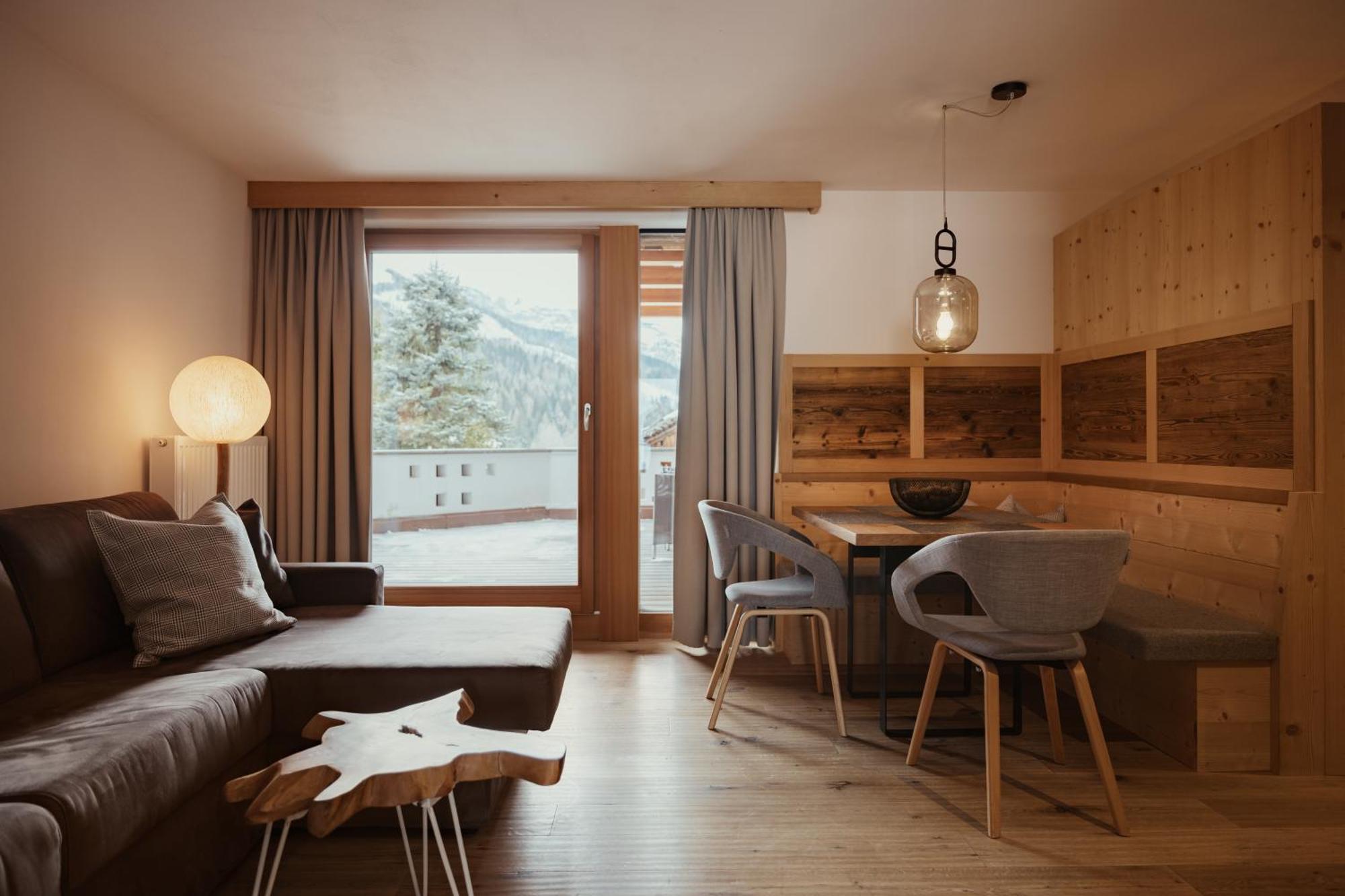 Villa Flora Mountain Lodges San Cassiano Kültér fotó