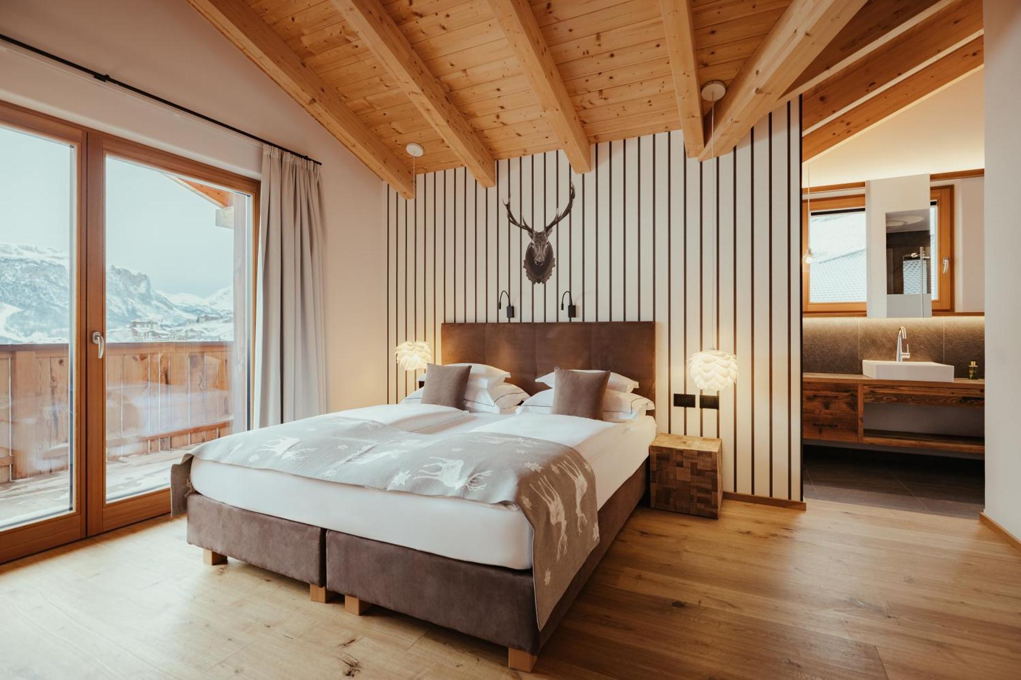 Villa Flora Mountain Lodges San Cassiano Kültér fotó