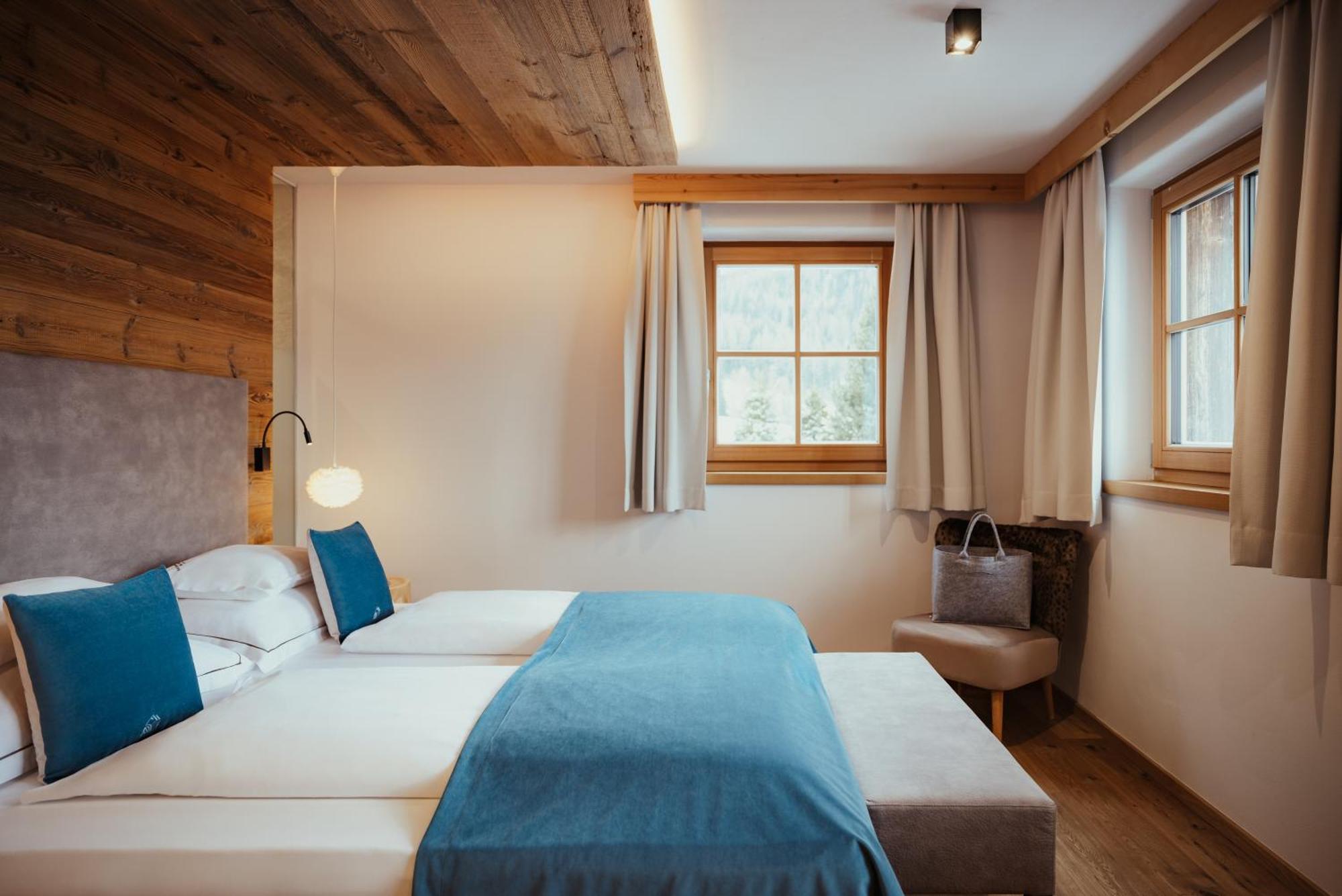 Villa Flora Mountain Lodges San Cassiano Kültér fotó