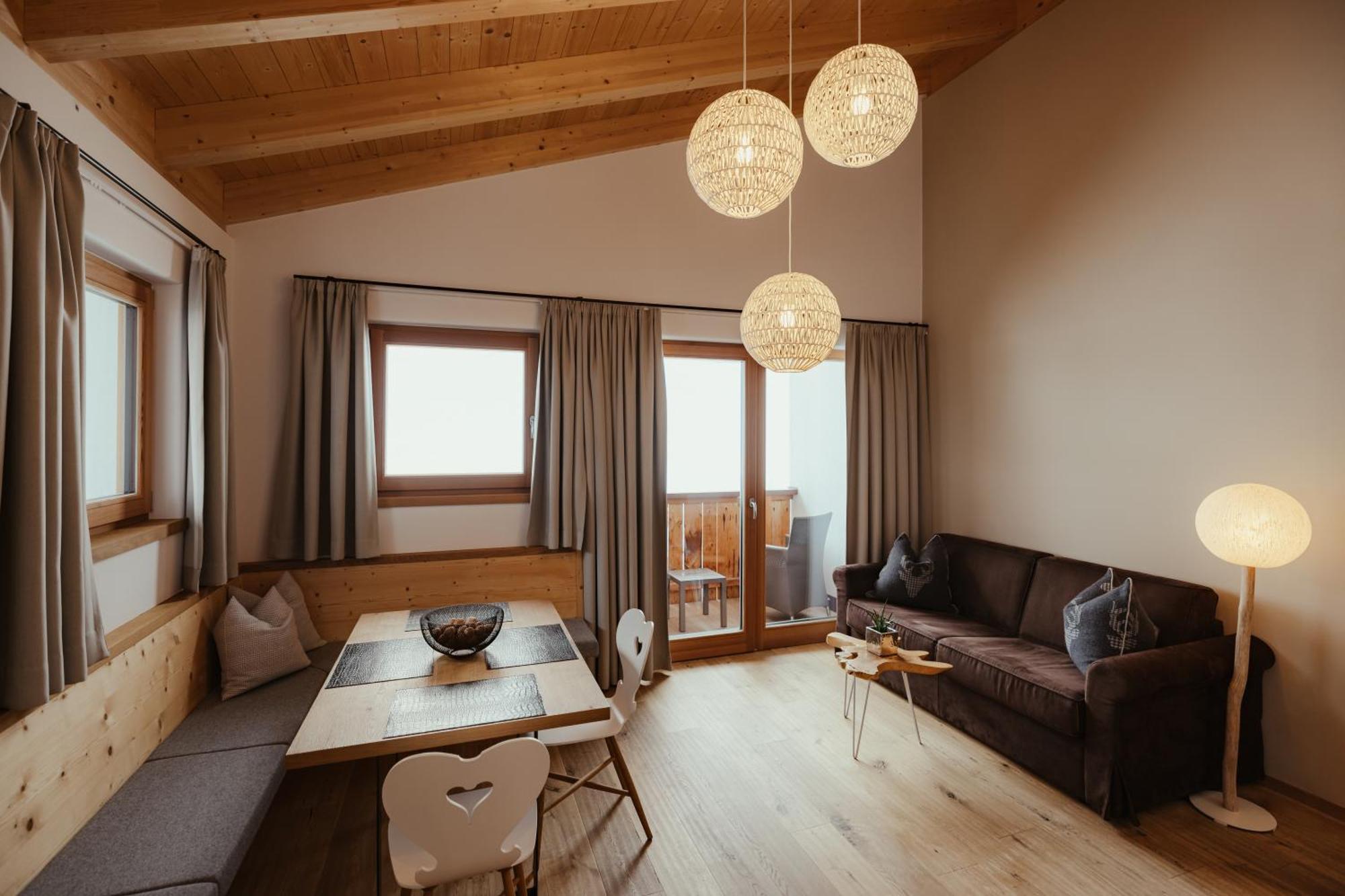 Villa Flora Mountain Lodges San Cassiano Kültér fotó