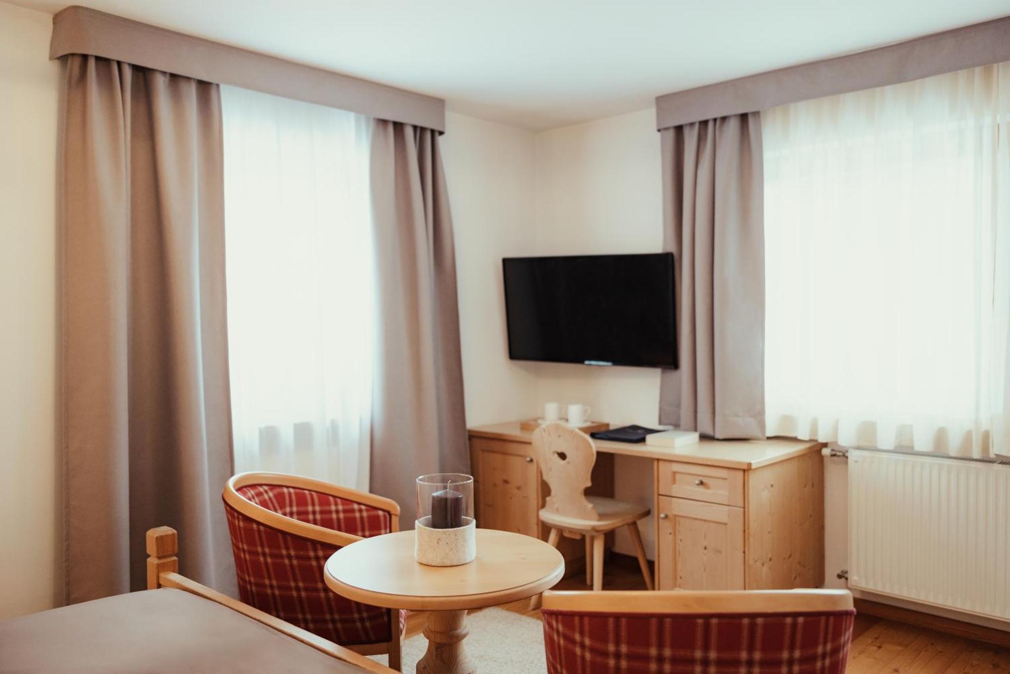 Villa Flora Mountain Lodges San Cassiano Kültér fotó