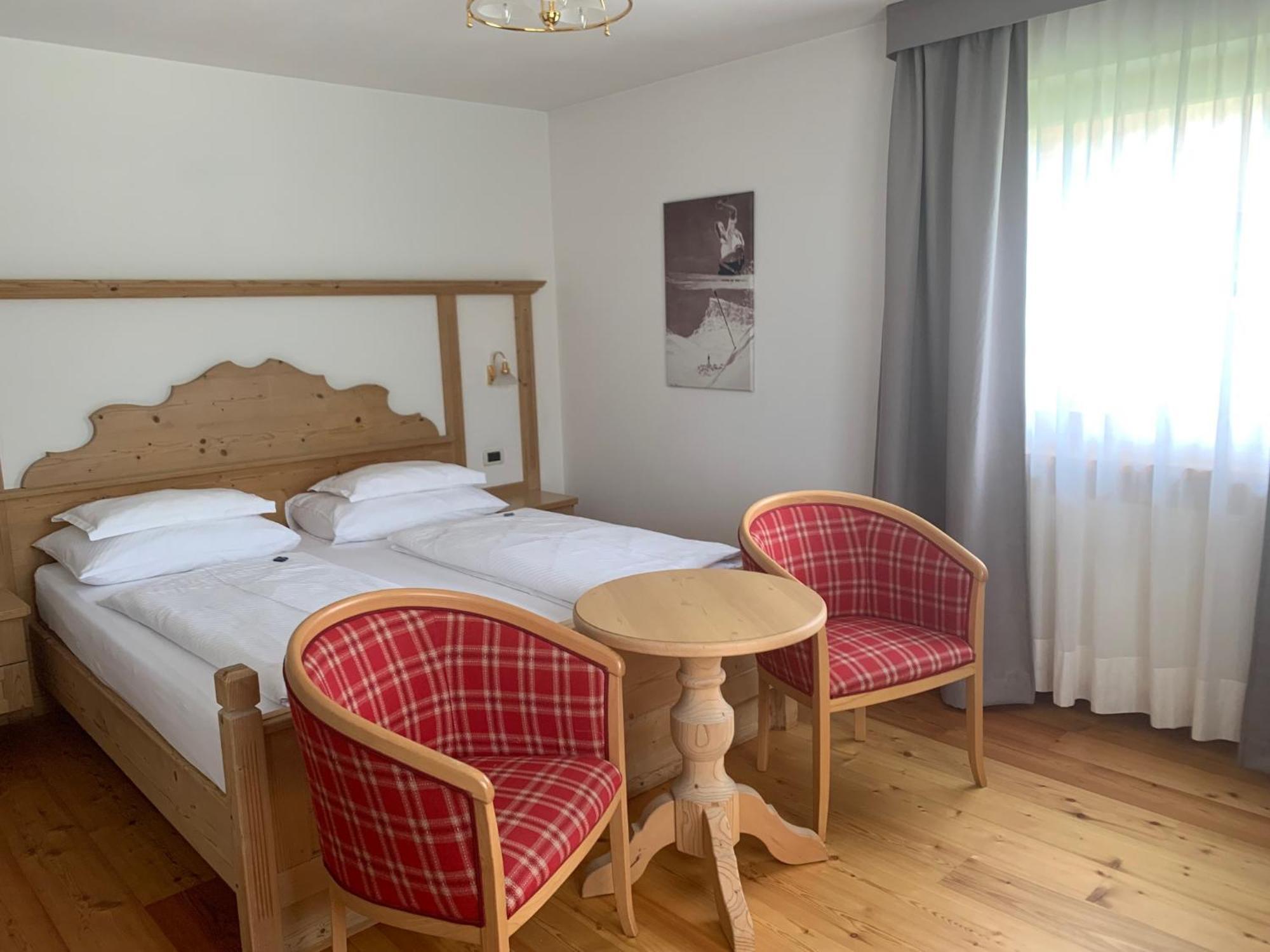 Villa Flora Mountain Lodges San Cassiano Kültér fotó