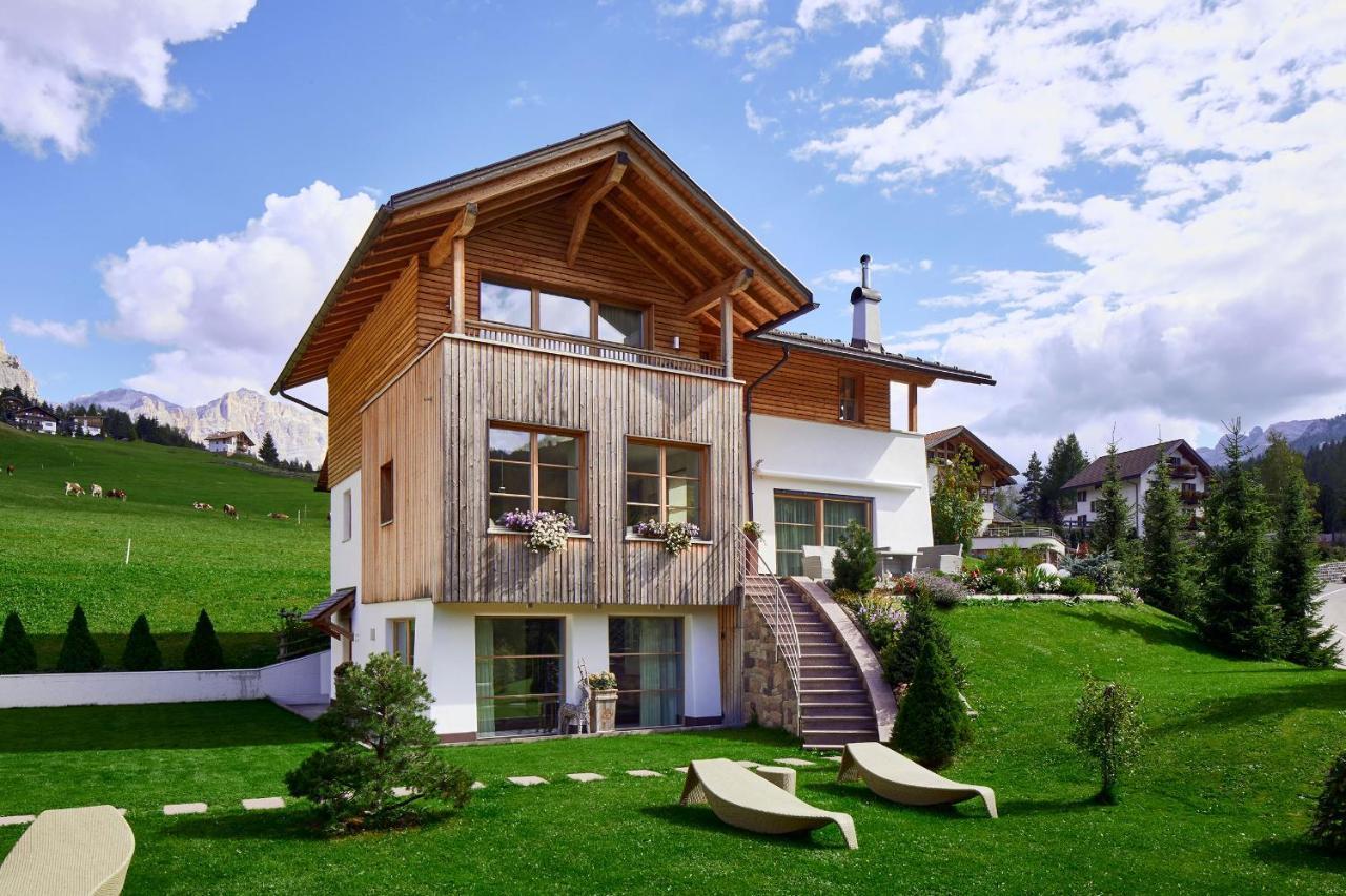 Villa Flora Mountain Lodges San Cassiano Kültér fotó